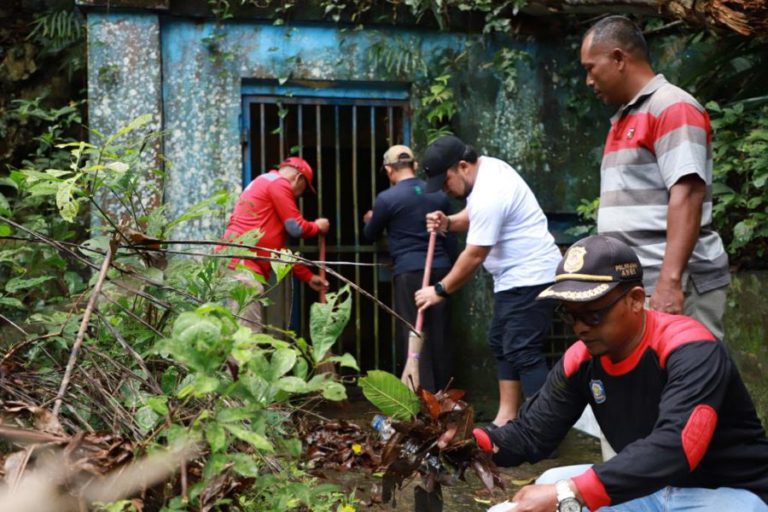 Pj Bupati Aceh Besar pimpin aksi bersih-bersih di objek wisata Gle Taron