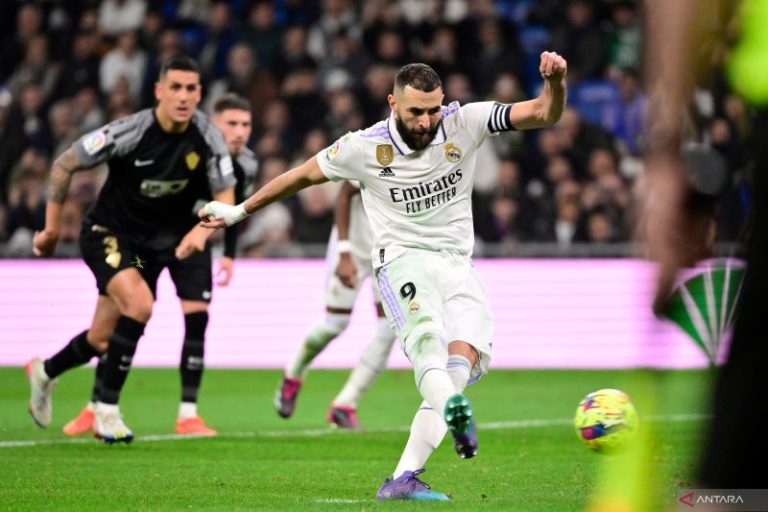 Bungkam Elche 4-0, Real Madrid pangkas jarak dengan Barcelona