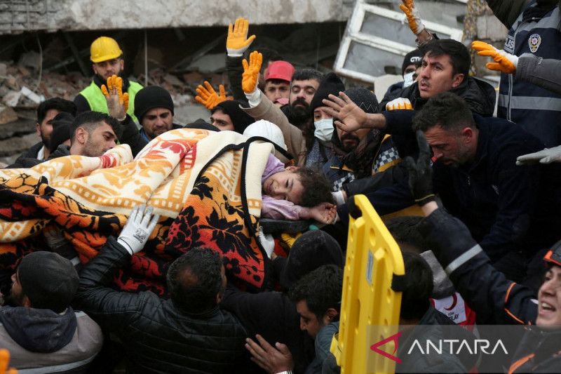 Gempa susulan terus guncang Turki, korban capai seribuan