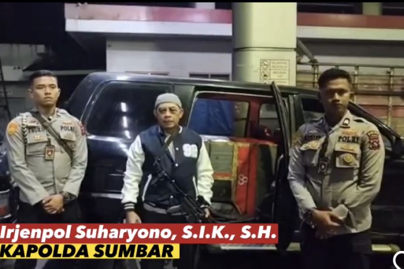 Panggul senjata api Kapolda Sumbar sidak sejumlah SPBU di Sumbar