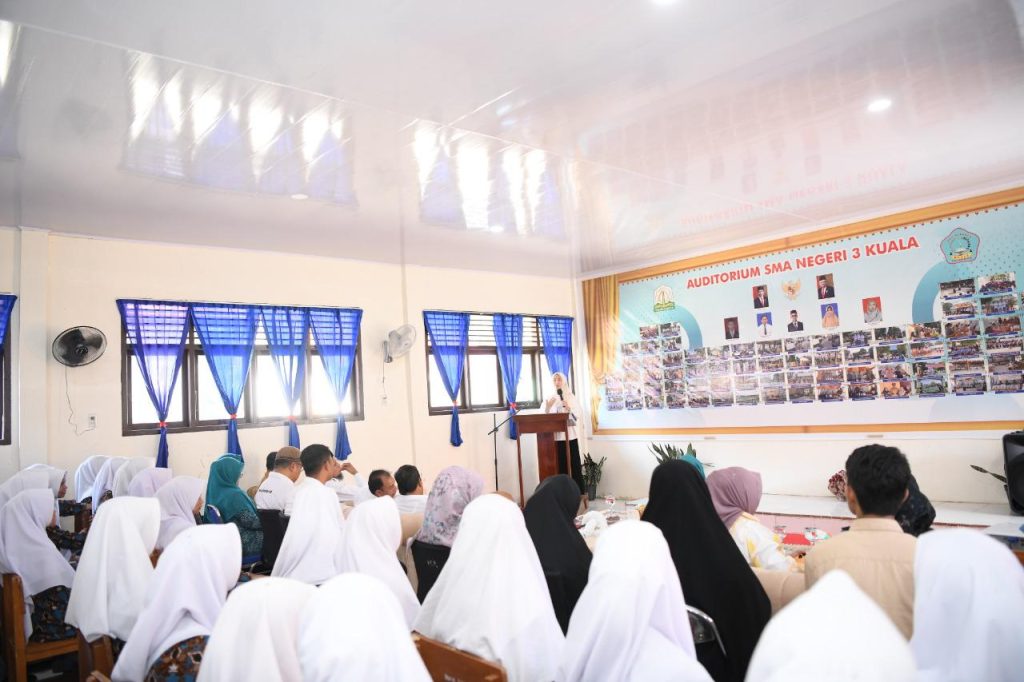 Minat lanjut pendidikan rendah, Ayu Marzuki beri motivasi pelajar SMAN 3 Kuala