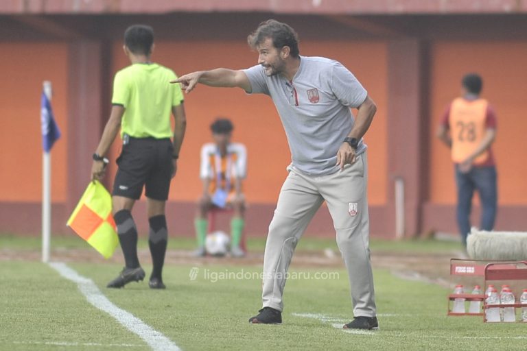 Persis Solo Utak-atik Komposisi Striker