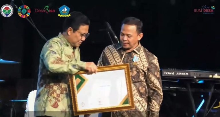 Bupati Pidie Jaya raih penghargaan dari Kemendes PDTT