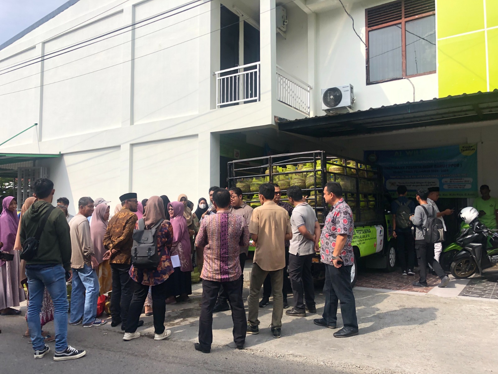 Tim gabungan sidak pangkalan gas LPG 3 kg di Banda Aceh