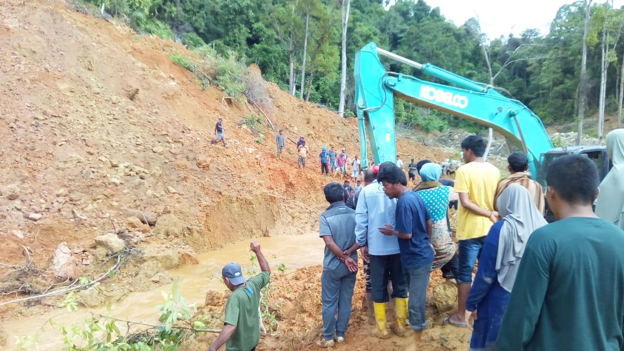 Jasad keuchik yang tertimbun longsor di Nagan Raya ditemukan