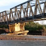 Jembatan Keumala di Pidie miring dan nyaris ambruk, diduga akibat penggalian pasir ilegal