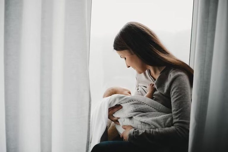 Amankah menyusui bayi dalam kenderaan sedang berjalan