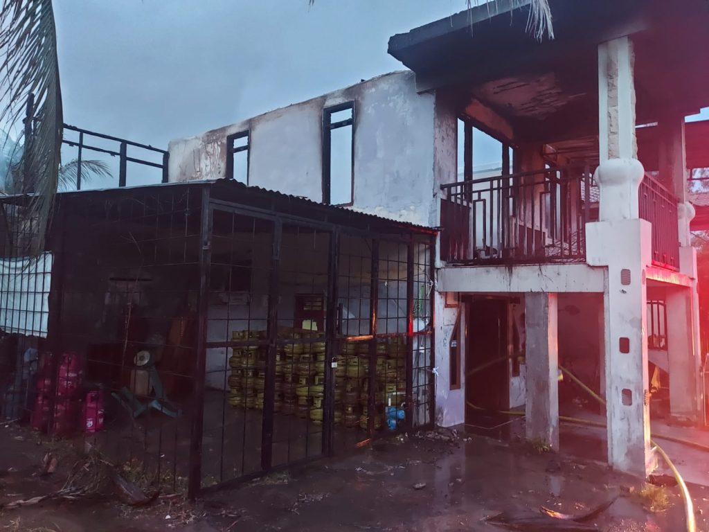 Rumah Hendra terbakar usai Subuh, DPKP Banda Aceh kerahkan empat armada pemadam