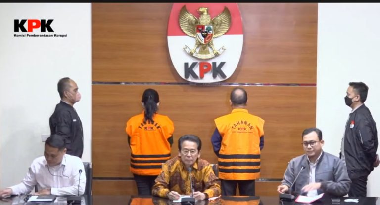 KPK tahan Bupati Kapuas dan istrinya