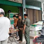 Satpol PP dan WH Aceh Barat tutup paksa rumah makan berjualan di siang hari