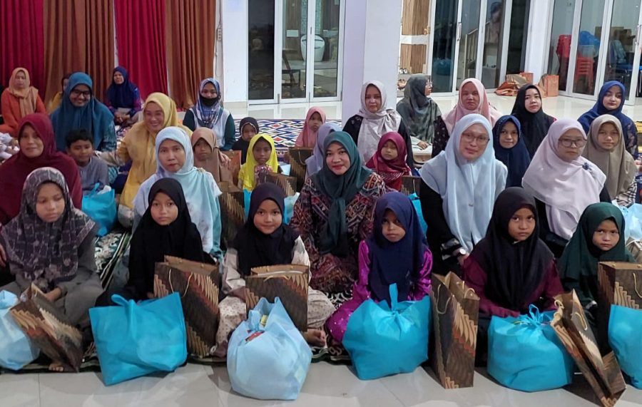 PKK Aceh Besar santuni 50 anak yatim