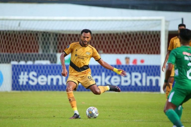 Dewa United incar pemain asing baru di lini tengah