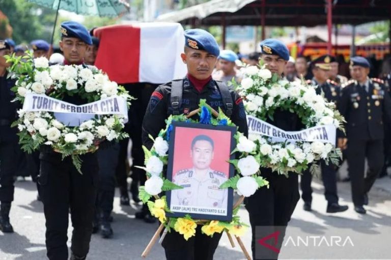 Meninggal di Papua, mantan Kapolres Aceh Utara dikebumikan di Banda Aceh