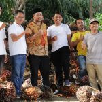Amal Hasan silatuhrami bersama petani di Pasie Raya Aceh Jaya