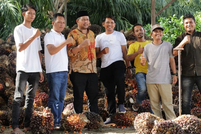 Amal Hasan silatuhrami bersama petani di Pasie Raya Aceh Jaya