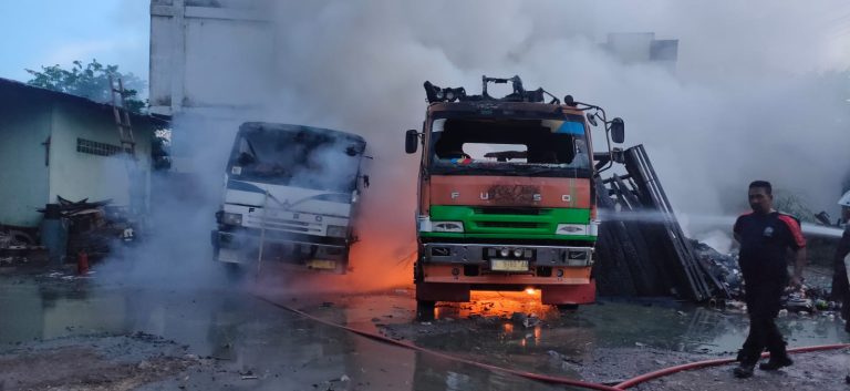 Truk milik Johan Ali hangus terbakar di Banda Aceh