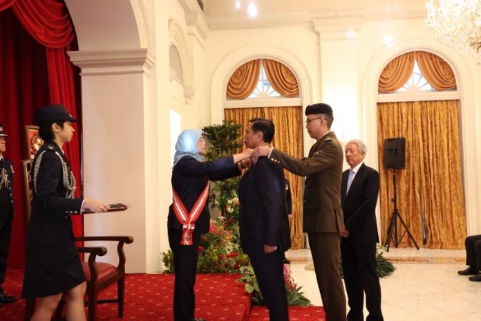 Presiden Singapura beri penghargaan Bintang kehormatan Darjah Utama Bakti Cemerlang kepada Luhut Binsar Panjaitan