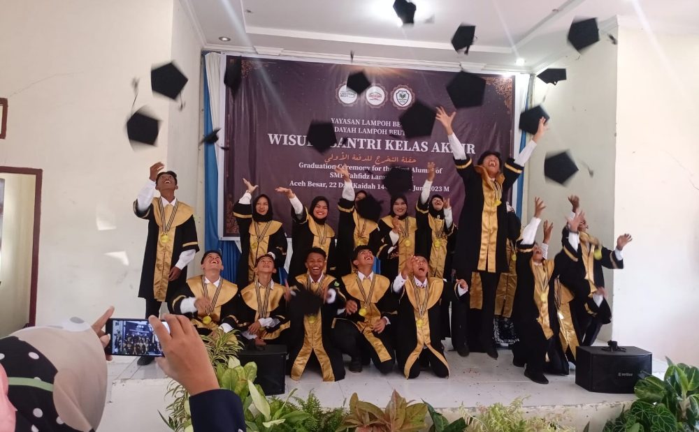 19 Santri SMP Tahfidz Lampoh Beut Lamlhom diwisuda