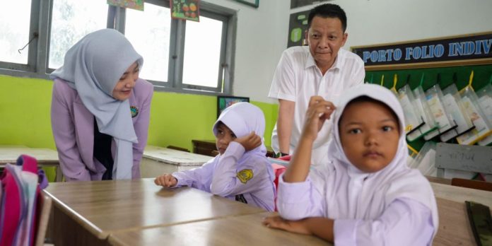 Hari pertama masuk sekolah, Pj Gubernur Achmad Marzuki dan istri kunjungi SDN 1 Banda Aceh