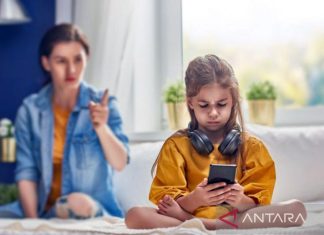 Kenali anak kecanduan ponsel