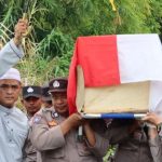 Kapolres Aceh Barat ikut usung keranda almarhum Aiptu Samsul Bahri