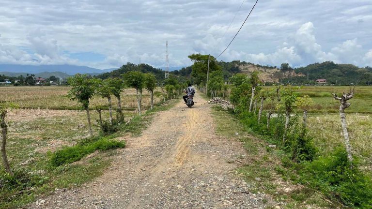 Jalan masuk ke SMKN 1 Trienggadeng Pidie Jaya tak kunjung dibangun