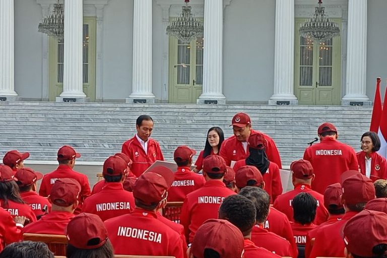 Presiden Joko Widodo bagi bonus Rp320,5 miliar untuk atlet ASEAN Para Games