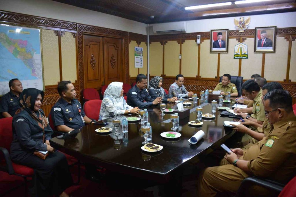 Pj gubernur dan panwaslih bahas isu krusial kepemiluan di Aceh