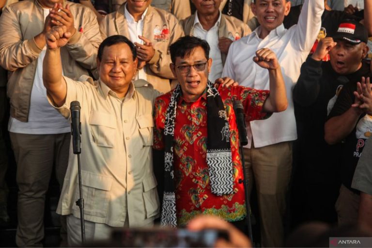 Budiman Sudjatmiko, sang loyalis PDI Perjuangan itu pun akhirnya dipecat