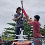 Sambut HUT RI ke-78, Polres Aceh Barat bagikan bendera merah putih