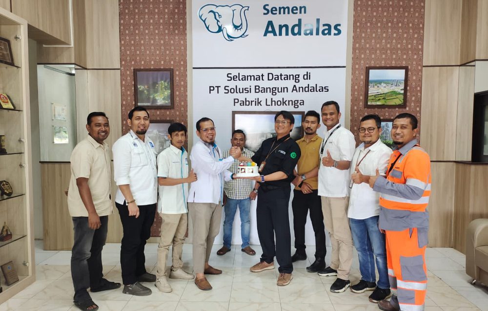 JMSI Aceh beri kue ulang tahun ke-40 bagi Semen Andalas
