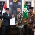 Achmad Marzuki serahkan SK perpanjangan masa jabatan Pj Bupati Aceh Barat Daya