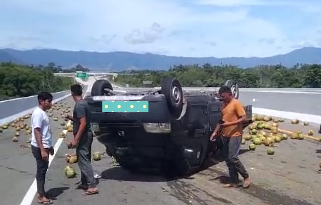 Mobil Pick up terbalik di tol Sigli-Banda Aceh