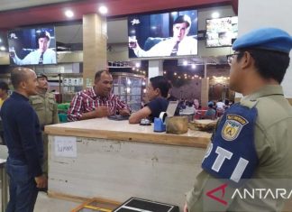 Aparatur Pemko Banda Aceh datangi warung kopi, imbau aktivitas operasional wajib tutup pukul 12 malam