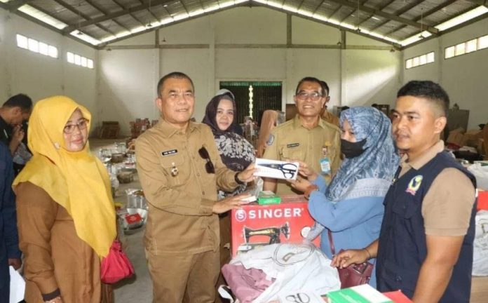 128 perempuan rawan sosial di Pidie Jaya peroleh bantuan, diserahkan Wakil Bupati Said Mulyadi