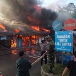 Belasan bangunan di Simeulue terbakar, anggota Polres Simeulue terluka
