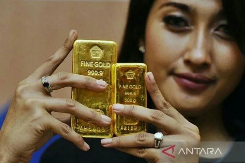 Harga emas Antam naik Rp7 ribu per gram