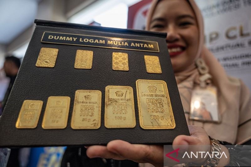 Harga emas Antam kembali turun, kini Rp1,31 juta per gram