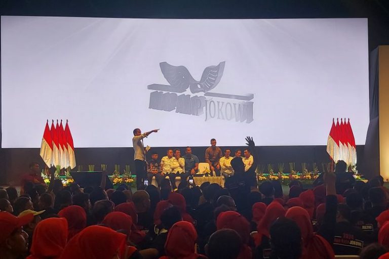 Jokowi dan Kaesang hadiri deklarasi 16 ribu relawan Alap-Alap