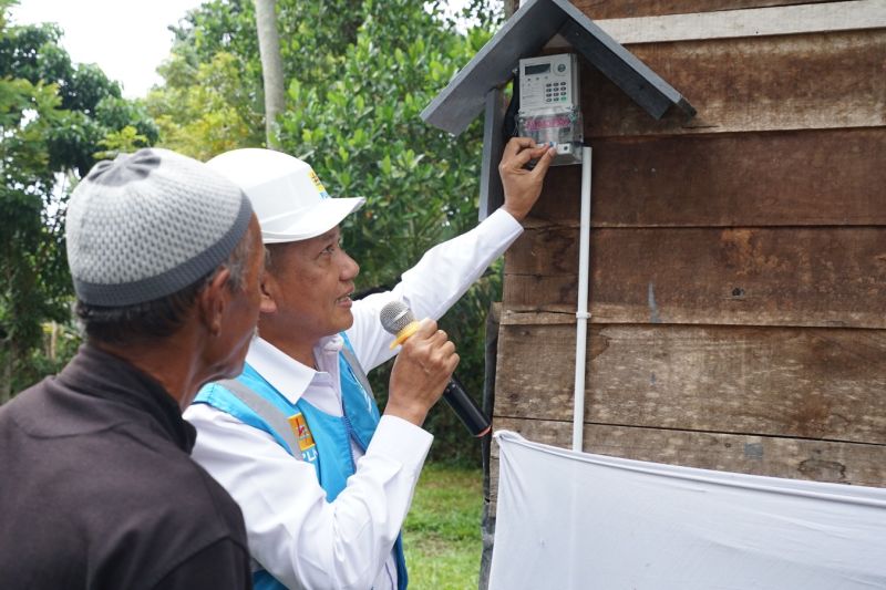 89 rumah di Aceh dapat sambungan listrik gratis dari PLN