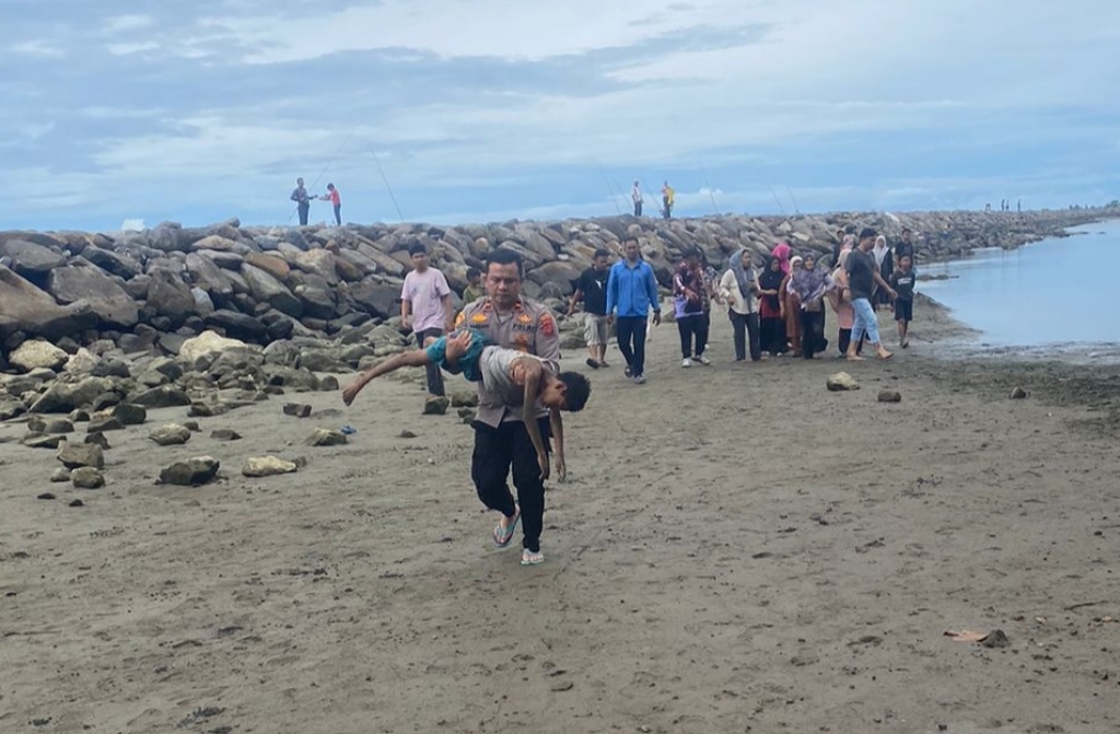 Bocah tenggelam di Pantai Ulee Lheue ditemukan selamat