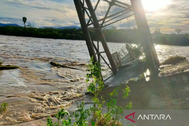 Jembatan gantung di Aceh Barat rusak diterjang banjir