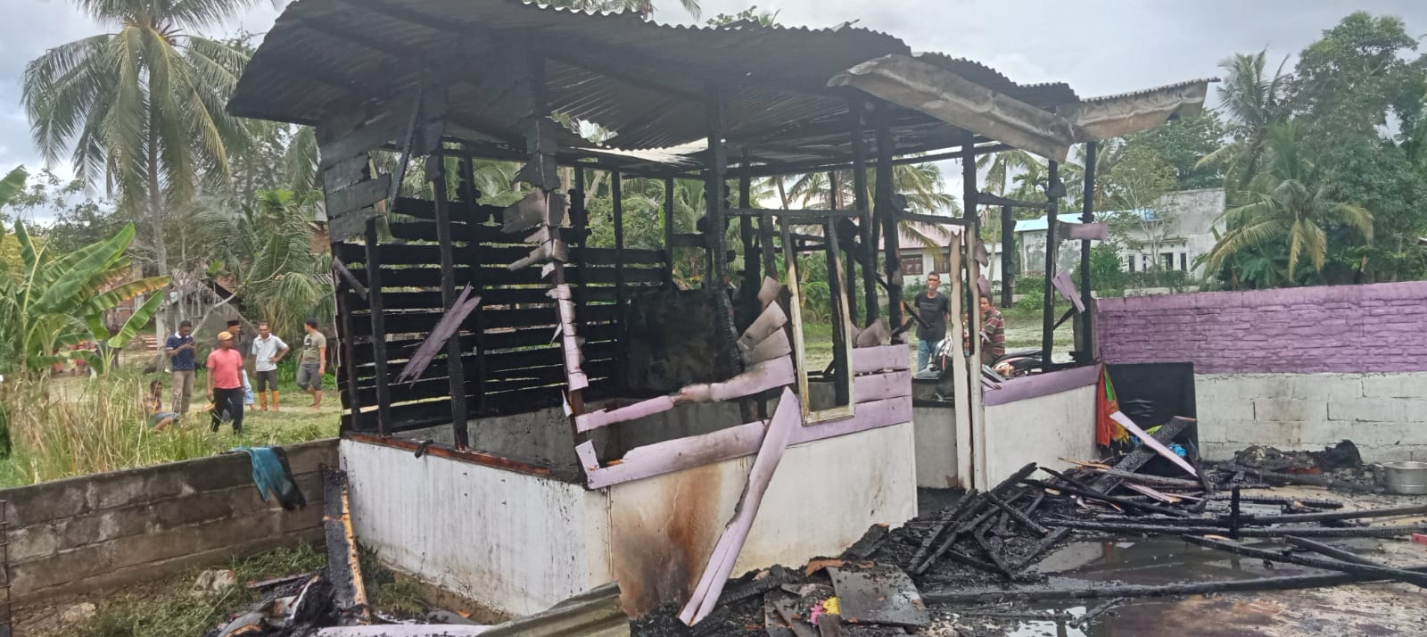 Diduga korsleting listrik, satu rumah terbakar di Aceh Besar