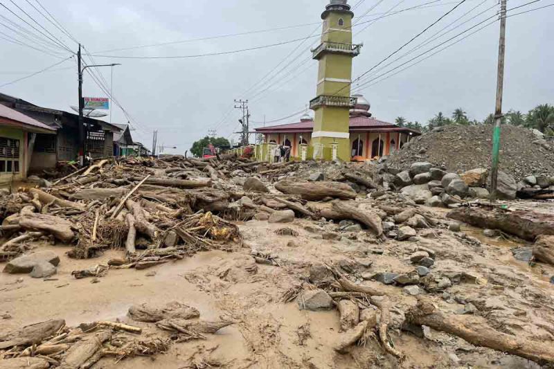 256 warga mengungsi akibat banjir bandang di Aceh Selatan