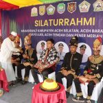 Prosesi peusijuk Aceh adat damaikan lima kelompok mahasiswa