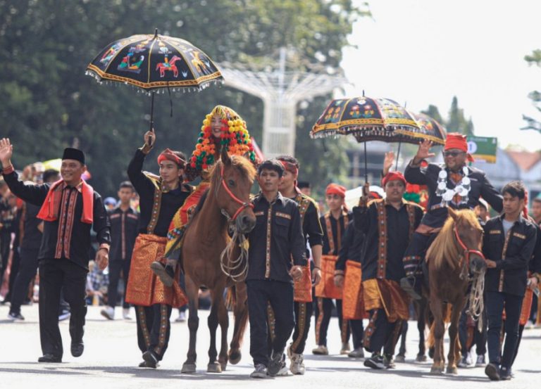 2.025 peserta meriahkan Pawai Budaya PKA -8 