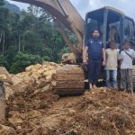Polisi tangkap satu beko di lokasi penambangan batu gajah di Aceh Selatan