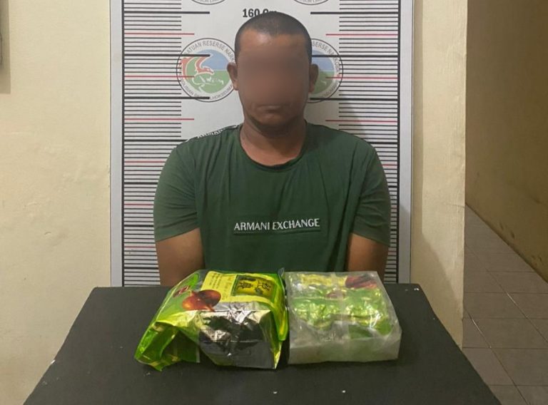 Tersangka FK diamankan personel bersama dua kilogram sabu di Aceh Timur. Foto: Dok. Sat Resnarkoba Polres Lhokseumawe