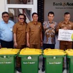 Bank Aceh bantu 17 unit tong sampah mobile ke Pemko Banda Aceh