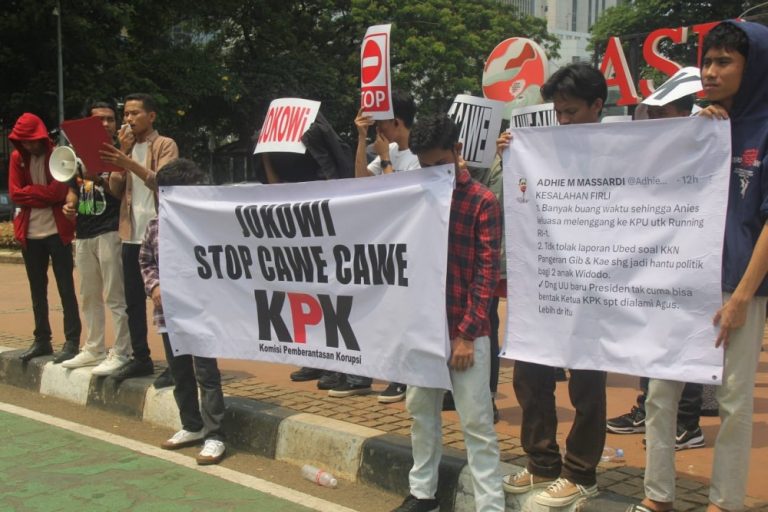 Mahasiswa demo minta Jokowi tak cawe-cawe KPK